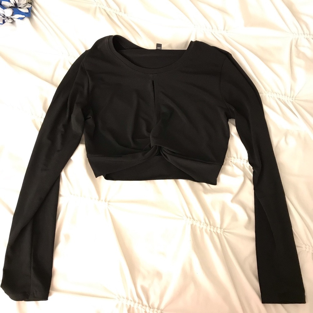 Black Express Key Hole Crop Top